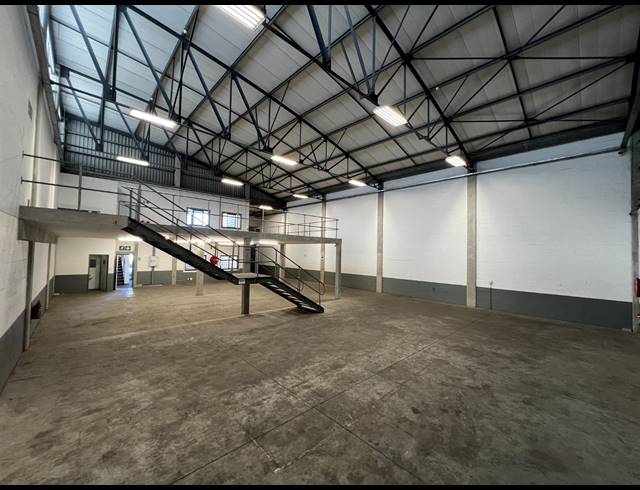 549M² WAREHOUSE TO LET IN MATROOSFONTEIN